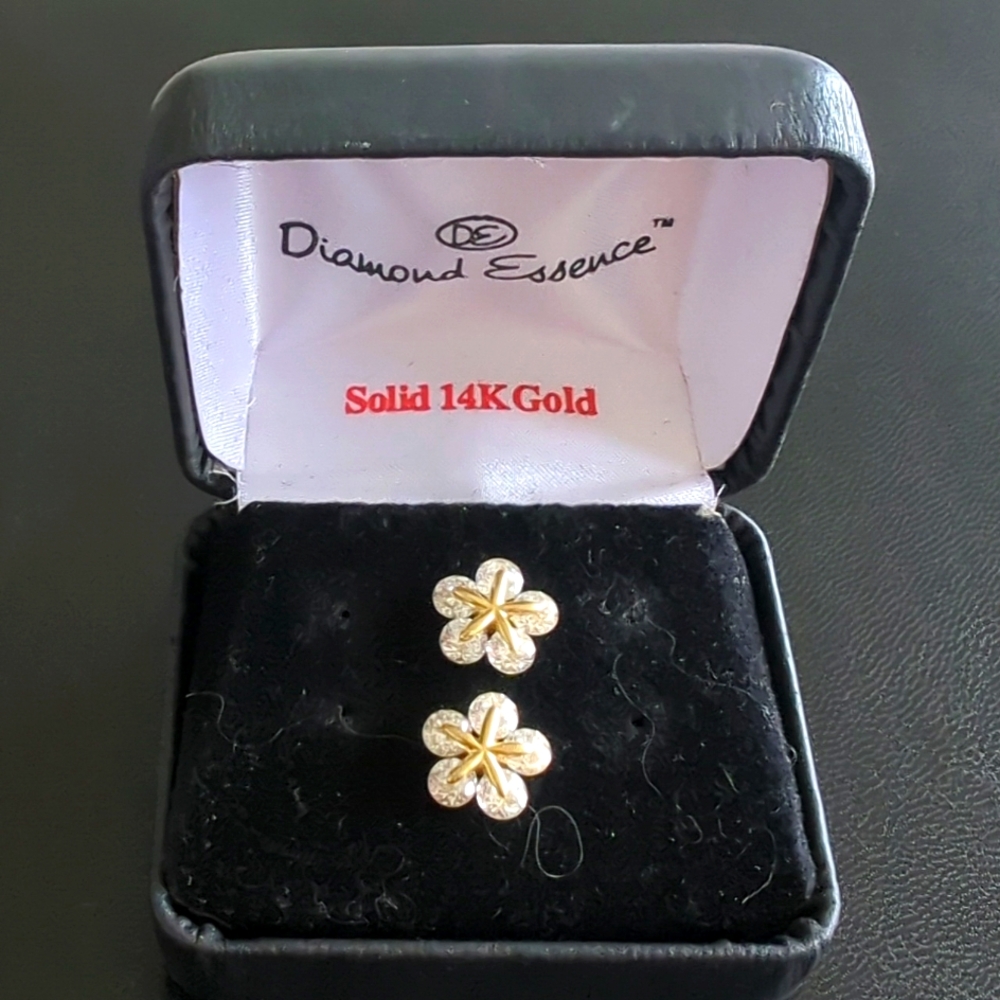 Diamond Essence 14k floral earrings